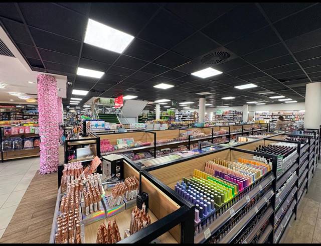 2,194M² RETAIL FOR SALE IN LONEHILL